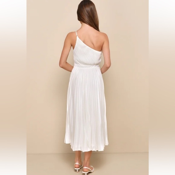 Lulu's Alluring Marvel Ivory Pleated Satin One Shoulder Midi Dress Size Medium - Picture 2 of 13